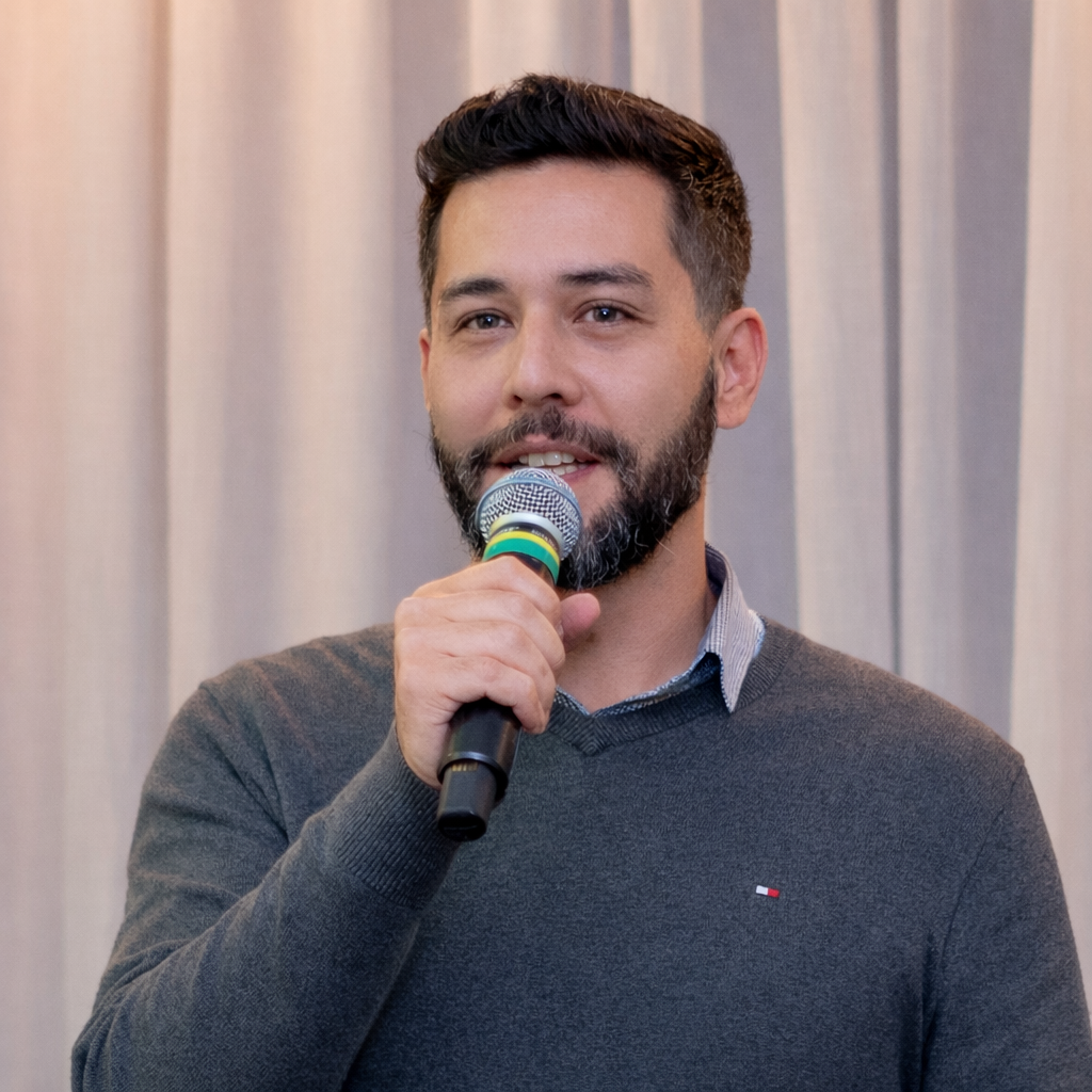 Foto de Leonardo Massaki, psicólogo da Vyapsicologia